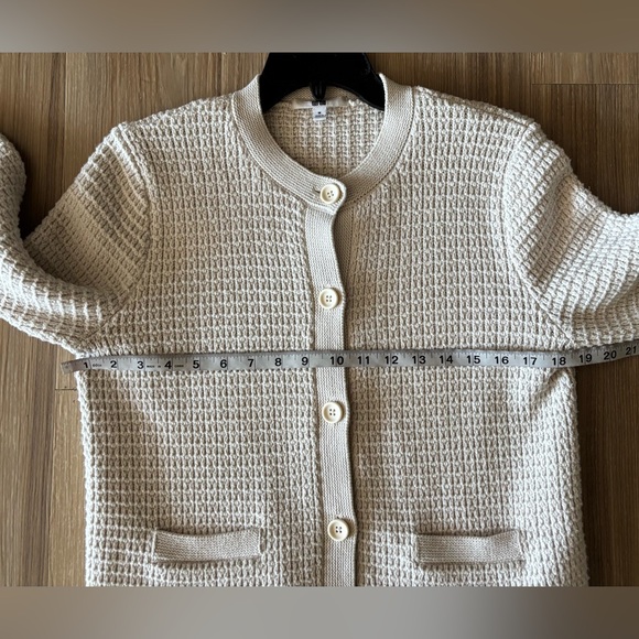 UNIQLO Cardigan Sweater Jacket Beige Knit Pockets Womens M Preppy Old Money - Picture 9 of 11